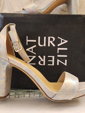 Naturalizer Metallic Light grey Leather Heeled Sandals. NIB. Size 9
